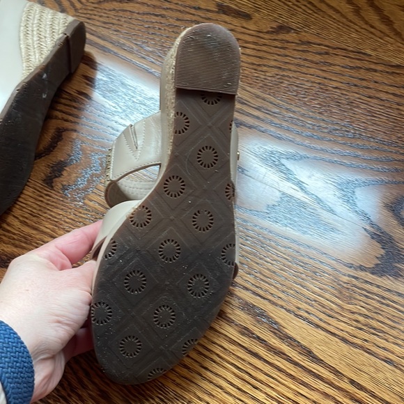 Uggs Mule Sandles, Womens size 7 in nude - Picture 3 of 6